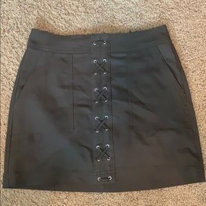 Army green detailed skirt